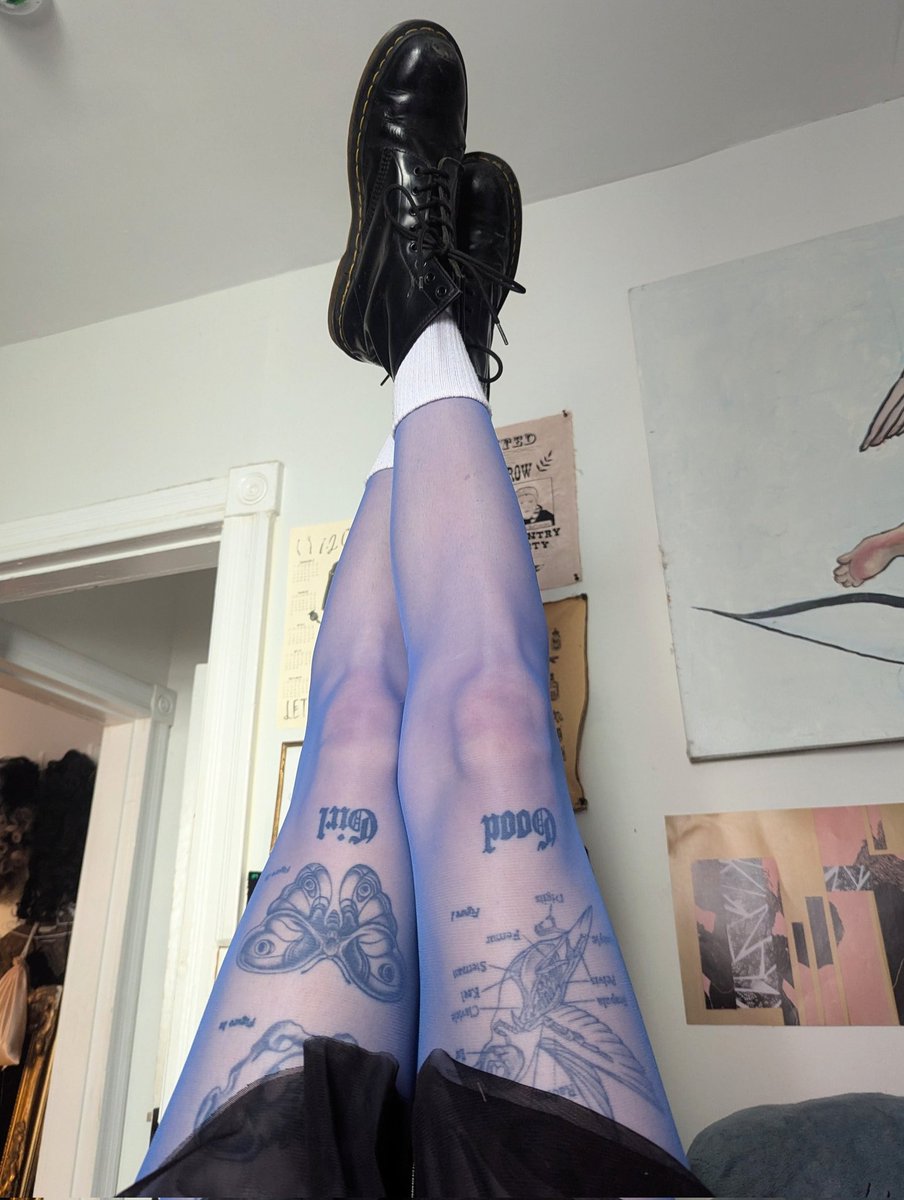 today's edition of: Tights Watch 🔭🔭