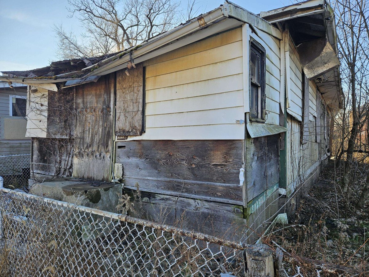 Realest.com®️ tweet media