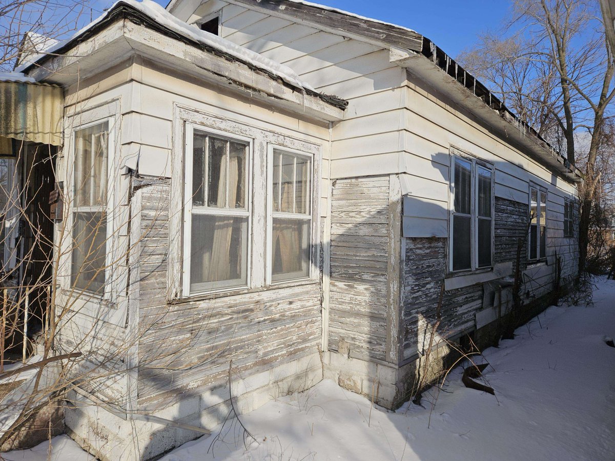 Realest.com®️ tweet media