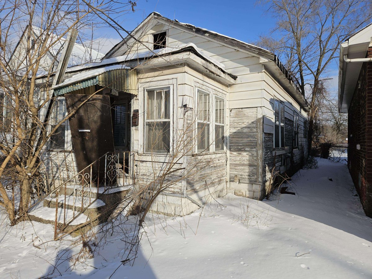 Realest.com®️ tweet media