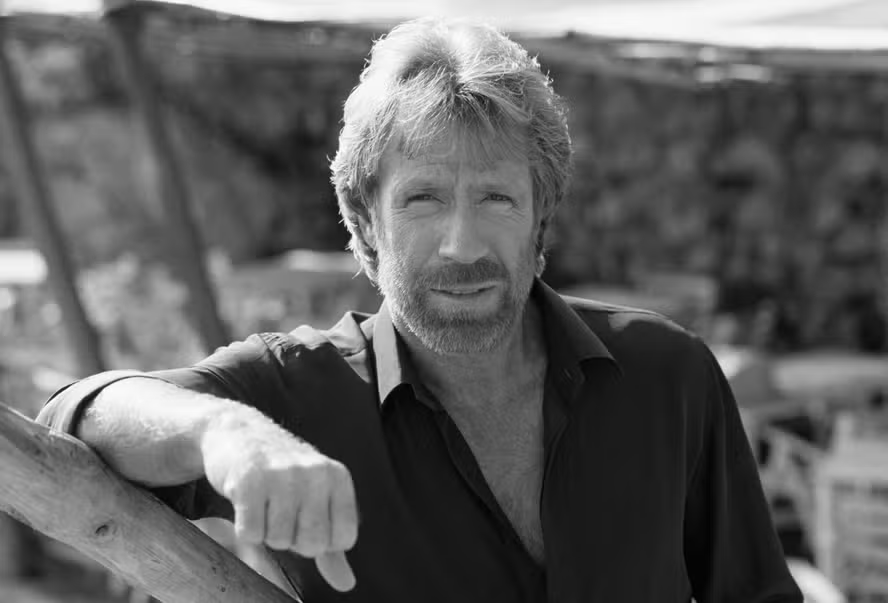 DoFiofo's tweet photo. REVELADO O SEGREDO DA FORÇA DE CHUCK NORRIS

Legistas tiveram de usar uma agulha de adamantium para perfurar a pele do ator e colher uma amostra de sangue. Os  testes confirmam que ele tinha testosterona em vez de hemoglobina.

Siga-nos para mais notícias de alta relevância. https://t.co/O8cuZDmlOw