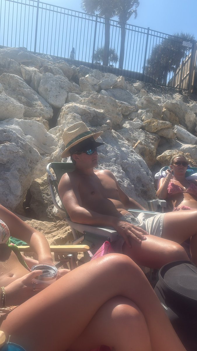 Grant Holmes tweet media