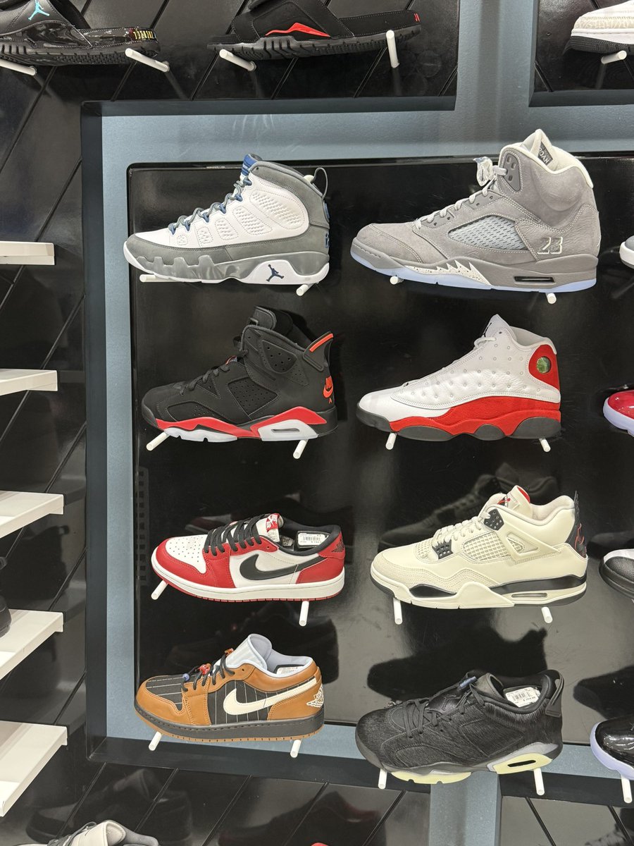 DanielJamall's tweet image. Jordan 5 Wolf Greys sitting in Tucson 🌵@ShoePalace Yall ain’t want these? Would you cop? 

#jordan5 #wolfgrey #sitting #fyp #viral