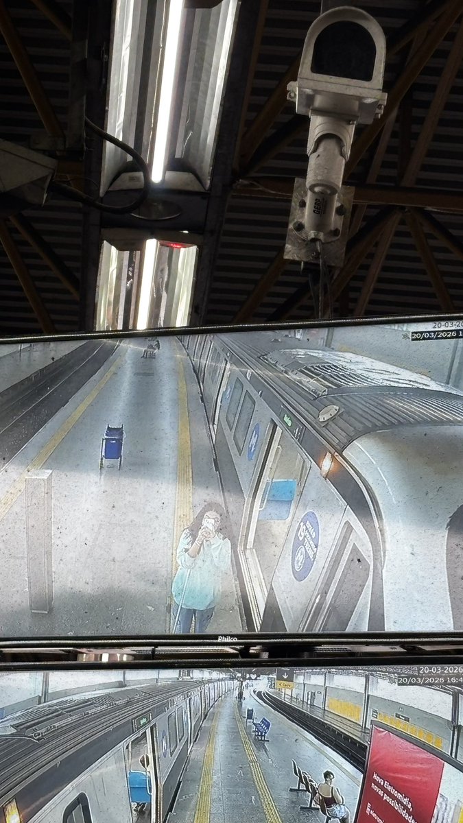 falabwlla's tweet photo. #metrorio #claudiocastroabaixeoprecodapassagem https://t.co/WmG6sZE0tF