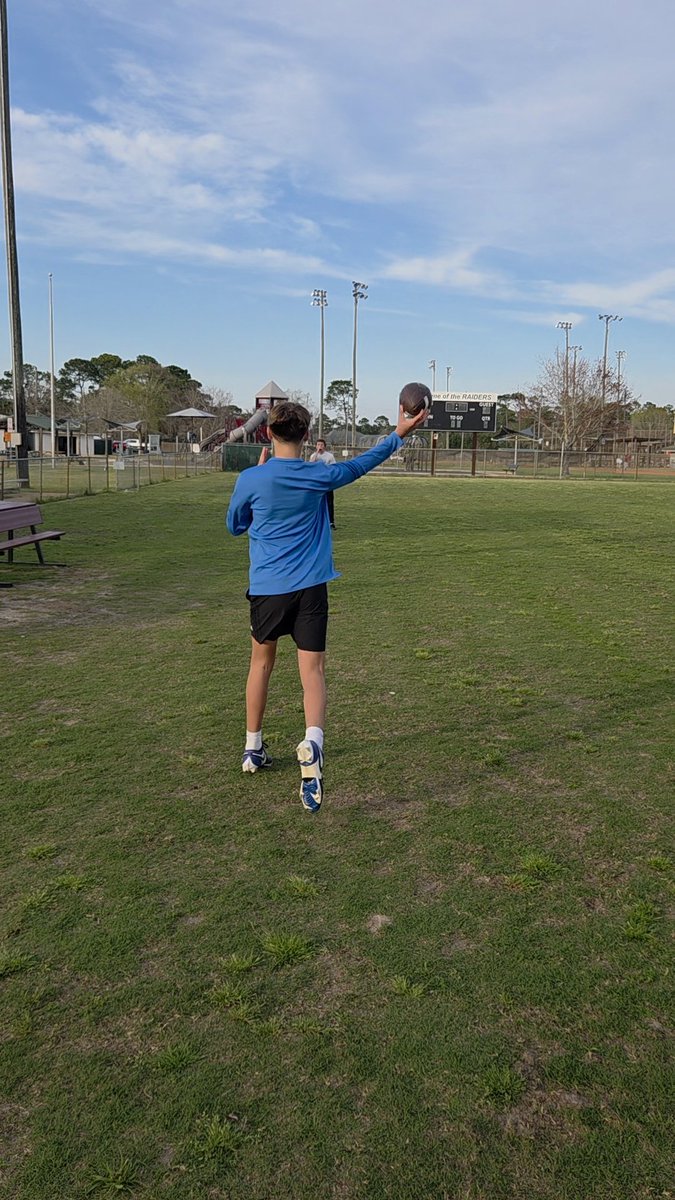 JaxLil2's tweet photo. Gettin in some reps during spring break! Getting camp and season ready! Still grindin!
@C_Dukes11 @TheCarterlife35 #CoastalQB #nepwildcats #newsquad #offseasonloading #quarterback https://t.co/J2GE7YCRXJ