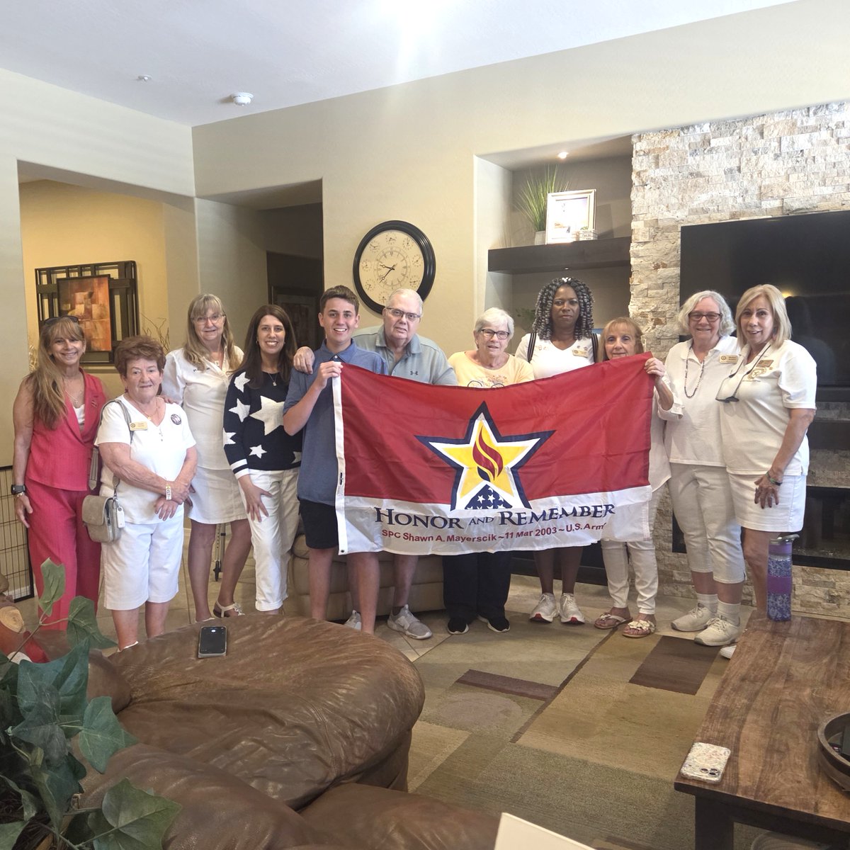 HonorRemember's tweet photo. Arizona: Honoring the family of 𝗨.𝗦. 𝗔𝗿𝗺𝘆 𝗦𝗣𝗖 𝗦𝗵𝗮𝘄𝗻 𝗠𝗮𝘆𝗲𝗿𝘀𝗰𝗶𝗸 with a personalized Honor and Remember flag.

🇺🇸 250 Years of Freedom
Secured by 250 Years of Sacrifice 👉https://t.co/2ZUX1jSaF0

#Arizona #DeclarationofRemembrance #America250 #RememberThemAll https://t.co/8rViEJjVvv