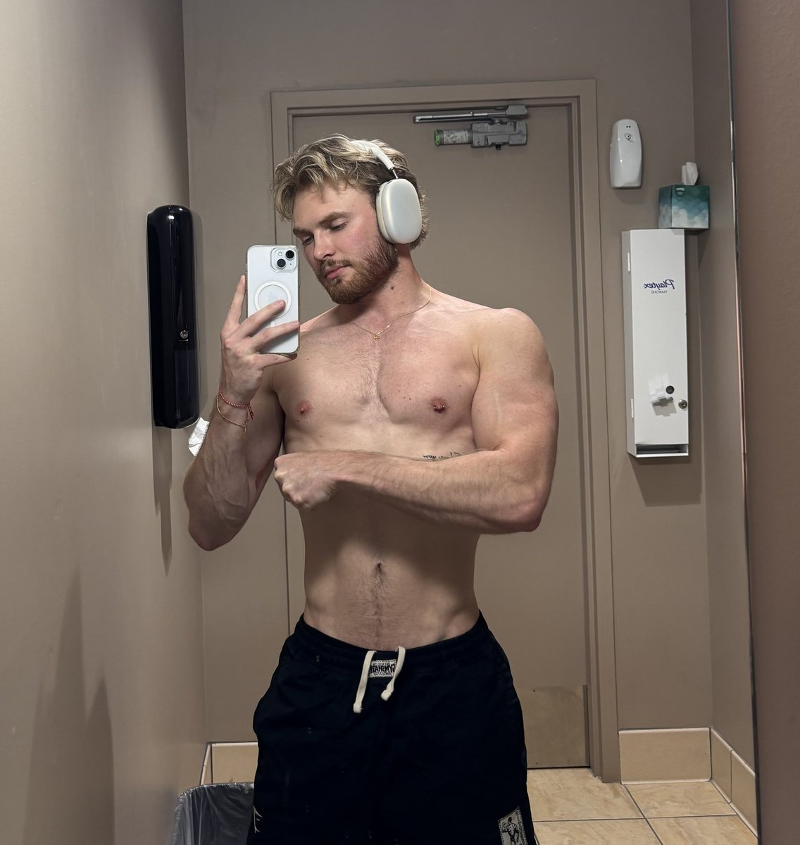 buff boy brock tweet media