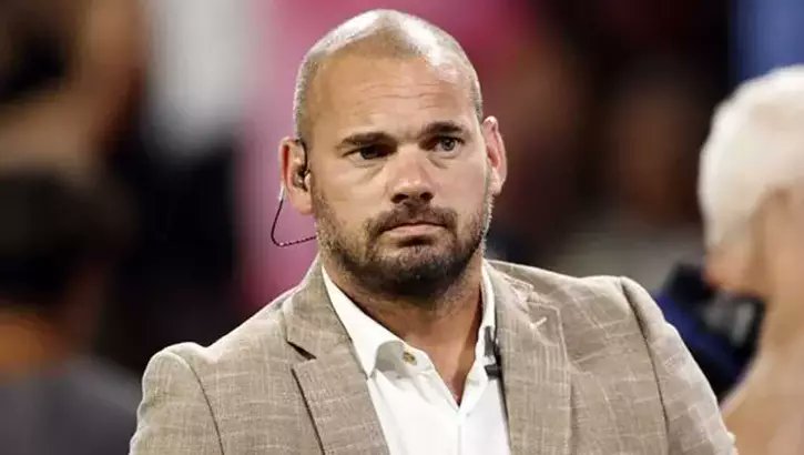 Wesley Sneijder: "Galatasaray bu dünya ırkçılık yapacak en son kulüptür. Liverpool daha fazla çirkinleşmeyi bırakıp Noa Lang'ın kopan parmağının hesabını versin."