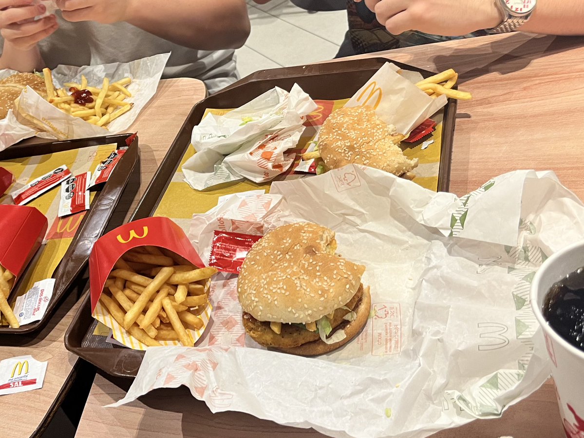 ivana ⎕ tweet media