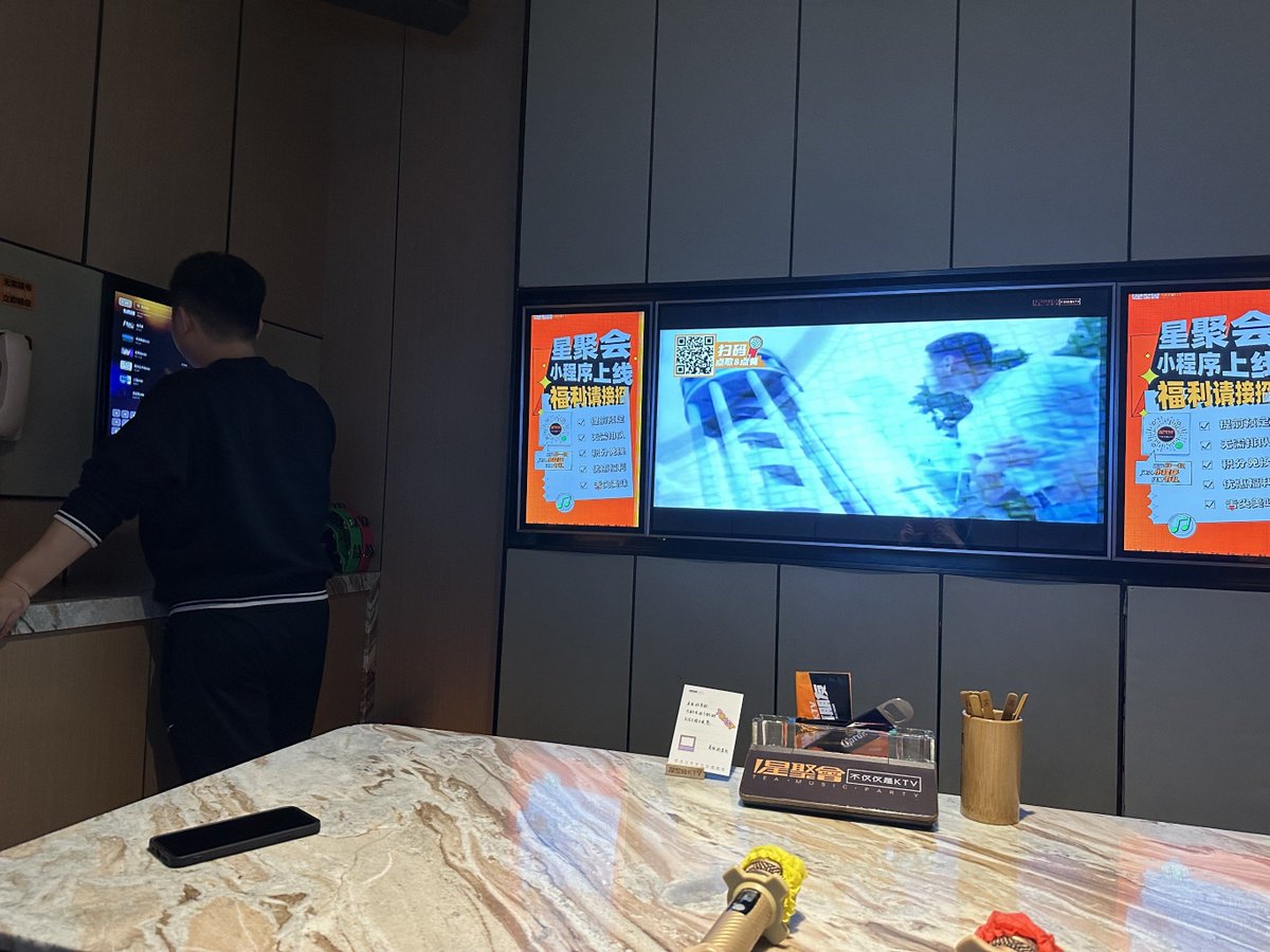 Ellie Love tweet media