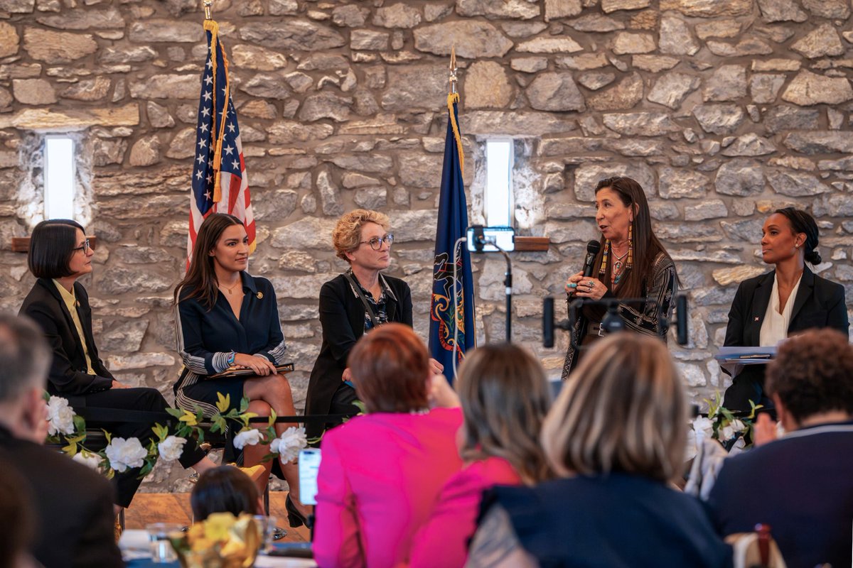 MomsRising tweet media