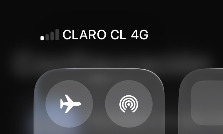N_Garate's tweet photo. @entel que pasa con su señal? Que yo sepa contraté en su compañía no en @clarochile_cl o nos estamos prestando señal? #entel #claro https://t.co/S6u0hId9yU