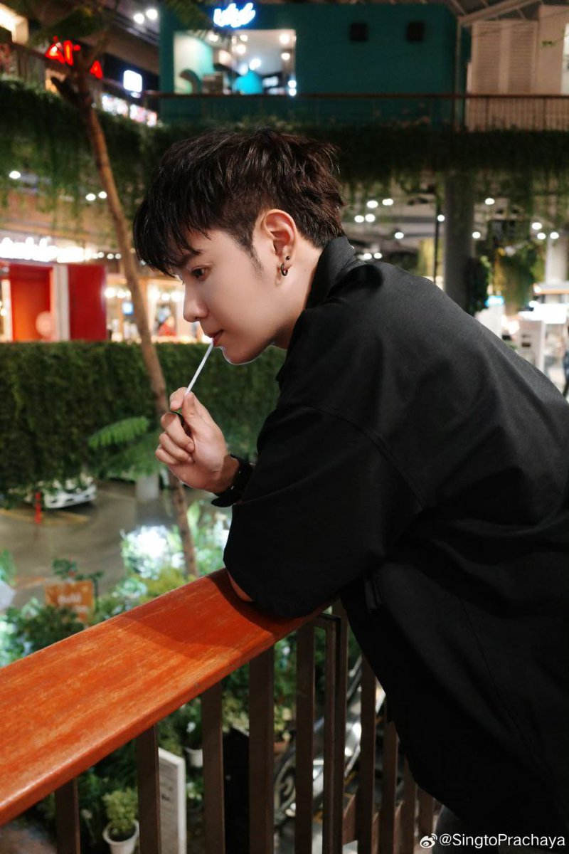 KristSingto Argentina tweet media