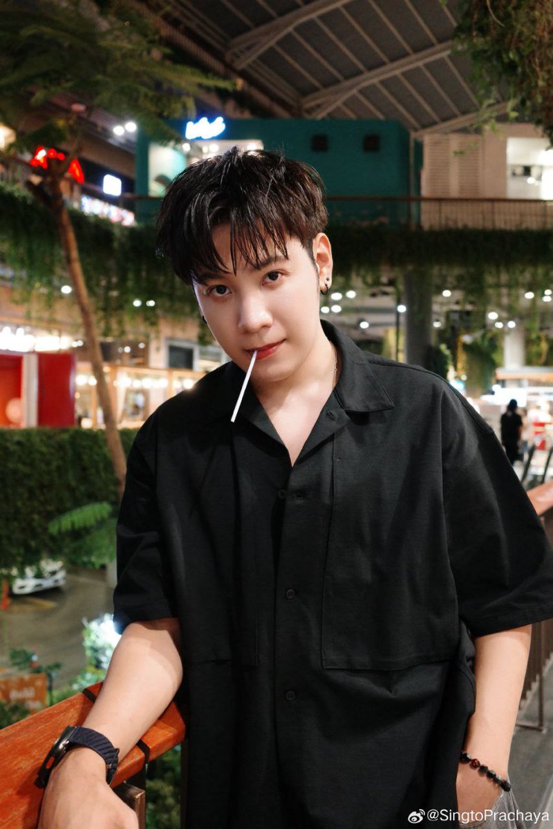 KristSingto Argentina tweet media