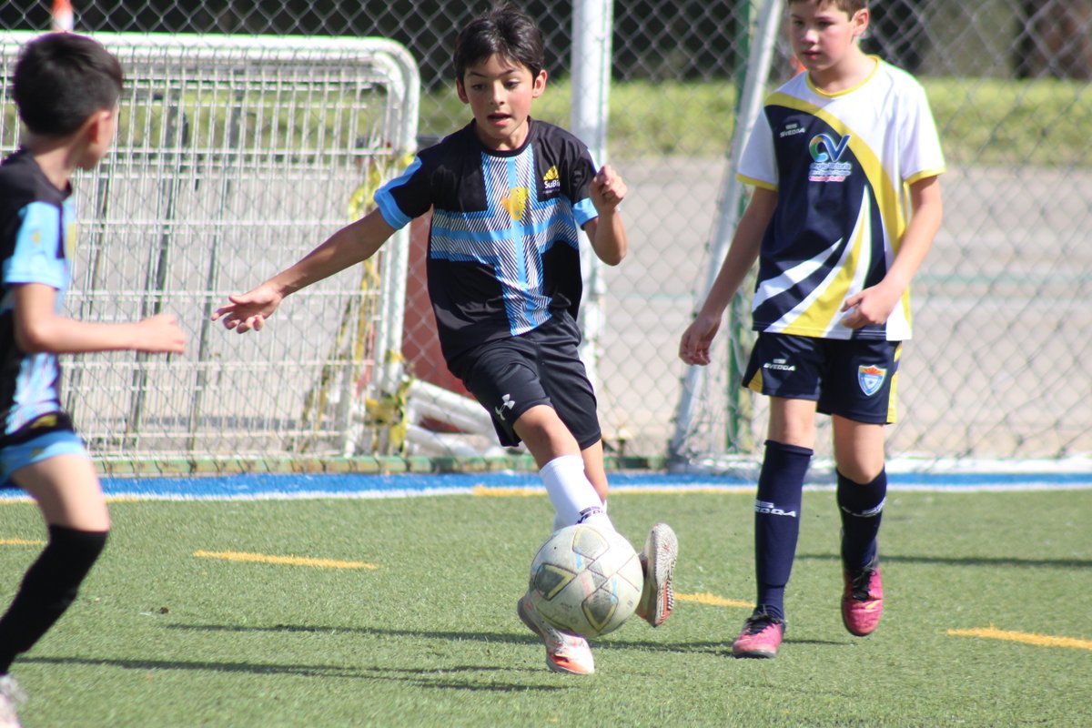 Qué gran resultado para nuestros chicos de fútbol 7 categoría 2015, quienes continúan con gran paso dentro de la Liga Escolar Zona Real, al imponerse por 7 - 2 ante el Colegio Victoria.

¡Muchas felicidades, niños! ⚽️⚽️⚽️

#ColegioSuBiré #WeAreSuBiré