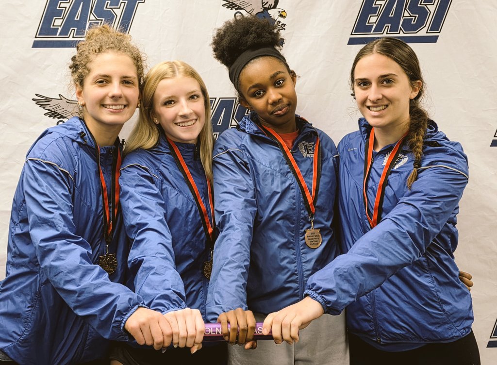 lwegirlstrack's tweet photo. Huntley Invitational:
The 4x8 gets things started with a strong 3rd place finish (10:03.08) against some great competition. Great job Griffins! Relay members were: Olive Royce (Sr.), Audrey Burda (Jr.), Eliana Kaitei (So.), Kate Roberts (Jr.) #GoEast #GoGriffins #GoBlue https://t.co/XcSM3L49o7