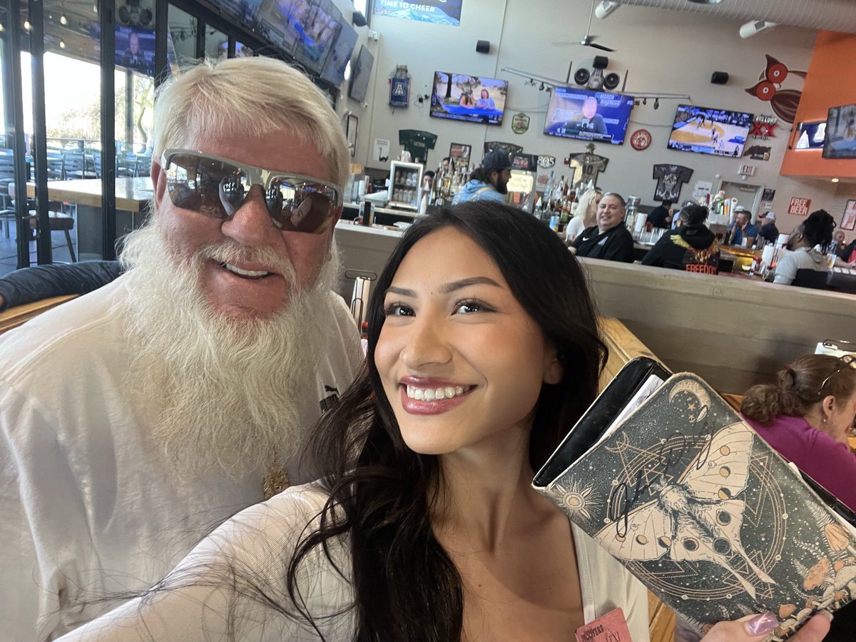 hootersarizona's tweet image. The legend himself dropped by our Tucson location yesterday! Epic visit! Thanks @PGA_JohnDaly ⛳️ #HootersArizona #golflegend #tucson