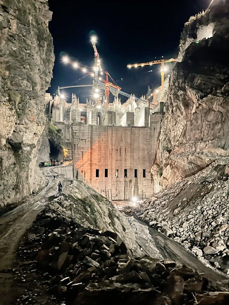 ashishkishtwari's tweet photo. ๐ Kiru Hydroelectric Power Project 624 MW work in progress.
#Kiru #Dam #Hydropower #kishtwar #Jammuandkashmir #india #world #environment #design #structure #civilengineer #construction #NHPC #cvppl #patelengineeringlimited #map #jk17myhometown #PowerSector #powerhouse #chenab https://t.co/qAvs6p0PaM