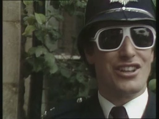 Talking Bottom tweet media