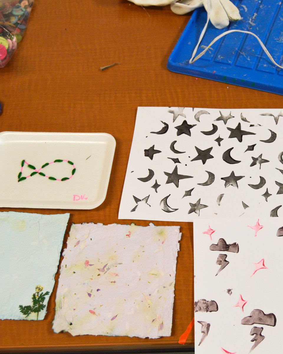 cademuseum's tweet image. Final day feels 😭💚 Art in the wild + recycling magic = BEST. WEEK. EVER.

📸 Swipe to see what our campers made!

#Inventivity #SpringBreakCamp #CampCreativity