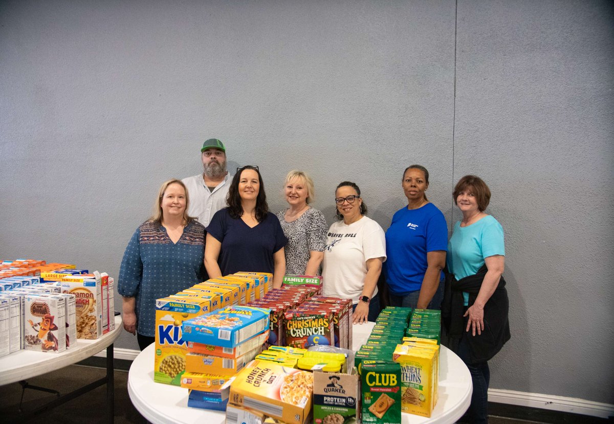 FoodbankSEVA's tweet photo. Food is love made visible! ❤️
On #WorldHappinessDay, we celebrate every volunteer, donor, and neighbor who makes it possible for families in our community to sit down to a meal without worry. You are the reason happiness is possible here. Want to be part of the joy? Tap the link in our bio to donate or volunteer today!😁