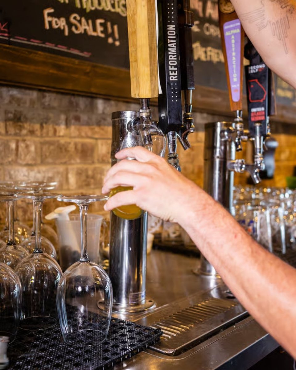 The workday's done—time to hit the bar! Join us for one-of-a-kind cocktails and appetizers. 🍺
We'll save you a seat - make reservations online!

#TheFreakinIncan #HappyHour #Roswell thefreakinincan.com/reservations