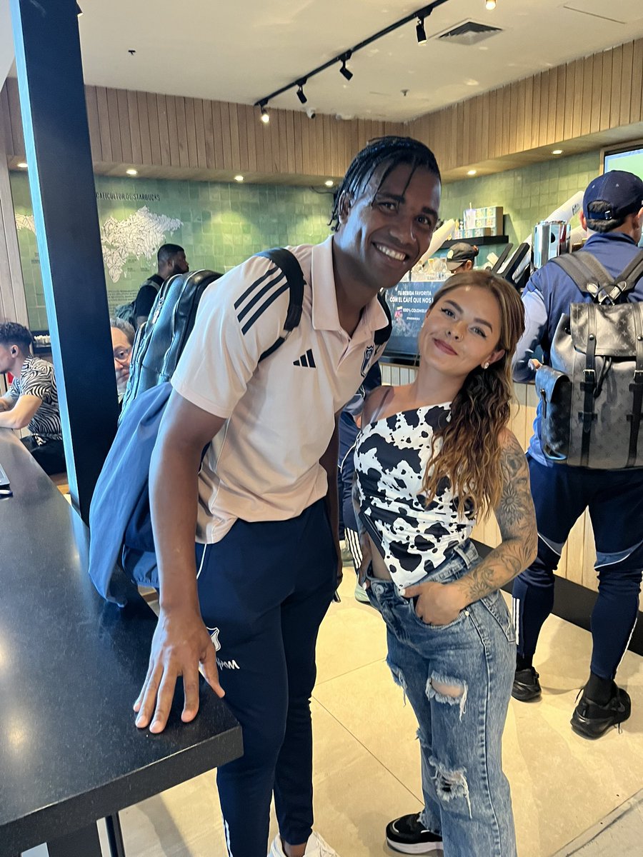 ♡Emily Clavijo tweet media