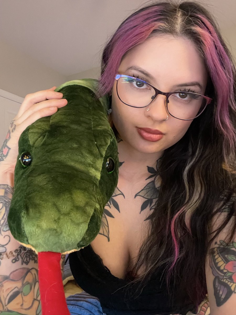 kara 🤍 tweet media