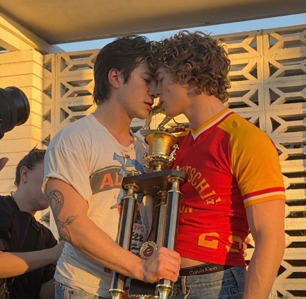 chlo 🪽 tweet media