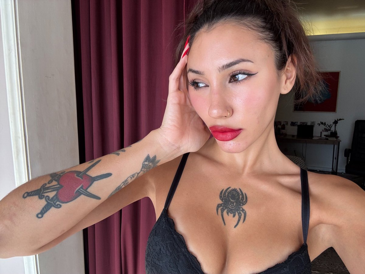 𝑪𝒍𝒆𝒐 tweet media