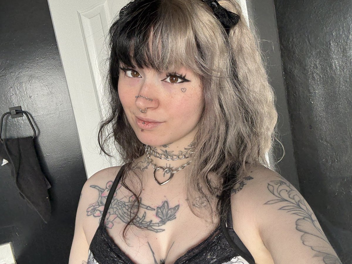 AbolishEGirls tweet media