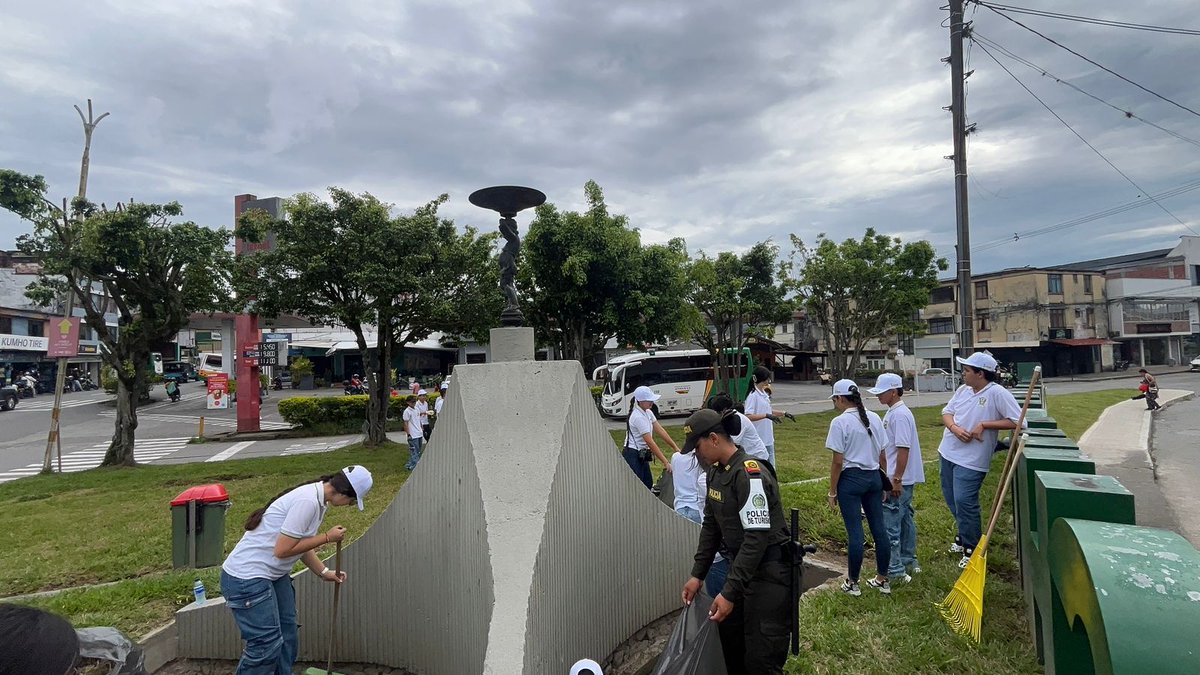 ProteccionPonal's tweet image. En Chinchiná #Caldas trabajamos por el cuidado de nuestro patrimonio

Realizamos jornada de limpieza, recuperación y embellecimiento de la escultura “Niño Meón”🏛️.

#TurismoSeguro