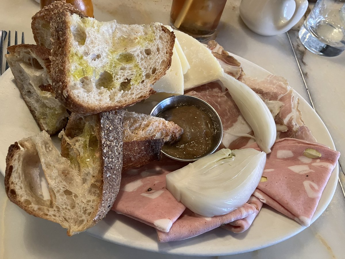 KlassicalKat_88's tweet image. The gods of charcuterie WILL be propitiated.  #meat  #cheese  #fennel  #bread