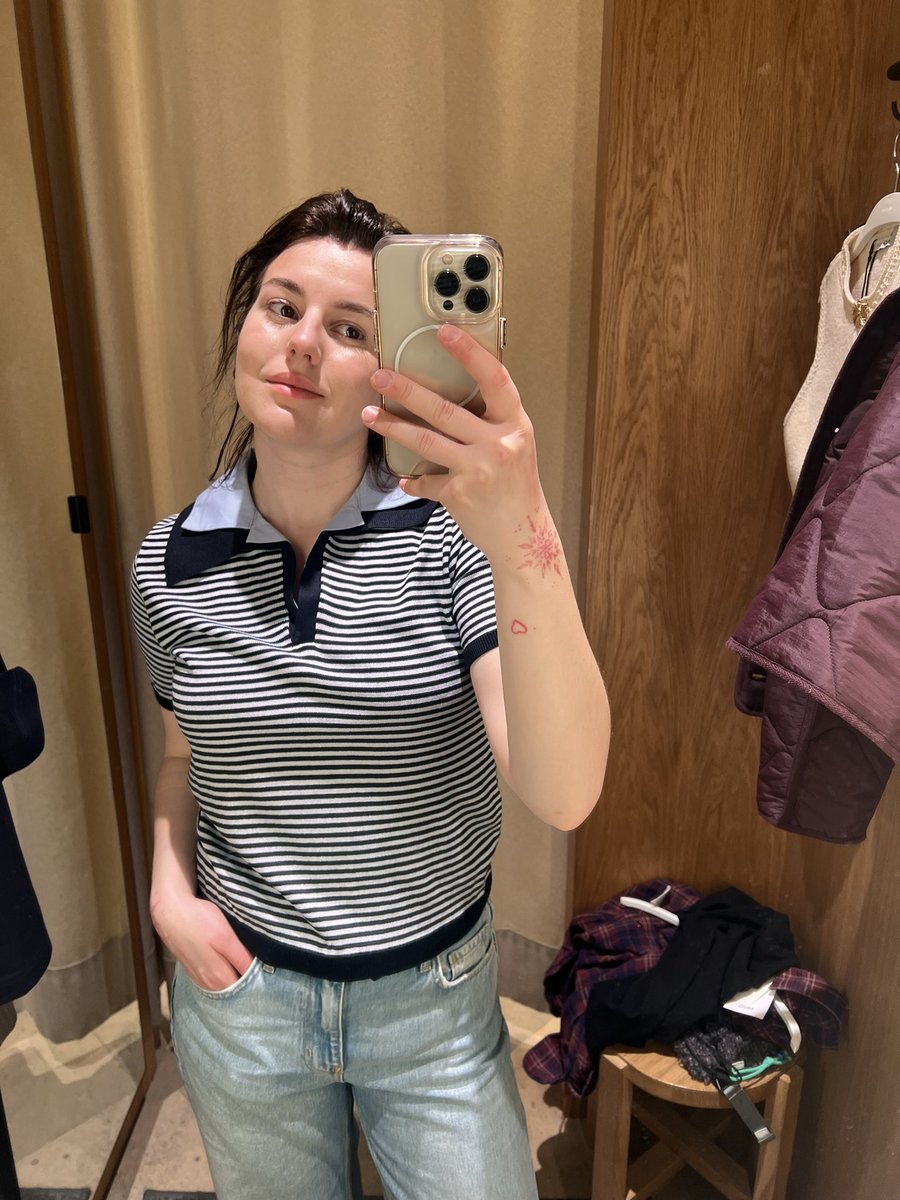 ця вітражниця tweet media