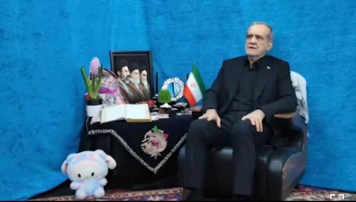 عروسک مای ملودی گذاشته اون پایین به یاد بچه های مینابی که خودش زده کشته.