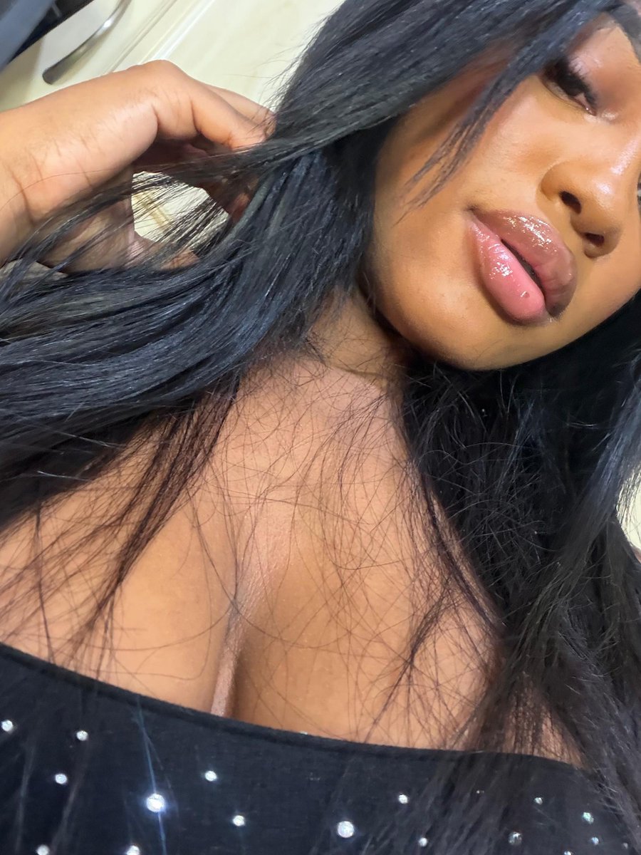 JulitPink tweet media