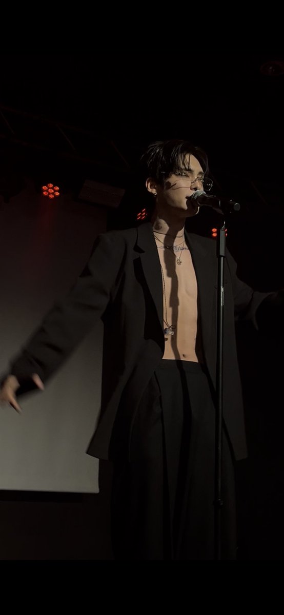 seobjectlover's tweet image. WELL DAMN 

#JUNHEE  #JUNHEETourinEUROPE #IntotheOcean #JUNHEEinAntwerp