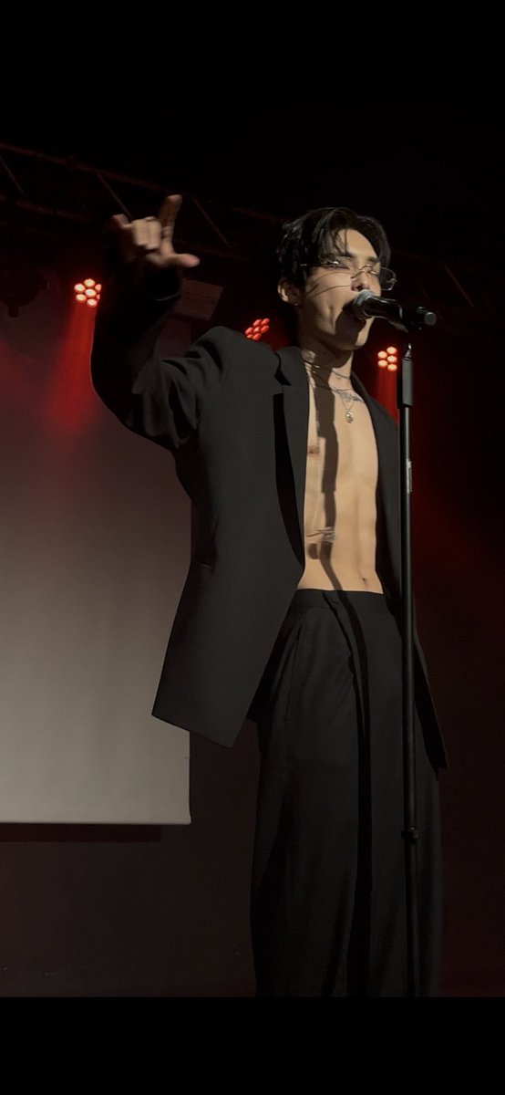 seobjectlover's tweet image. WELL DAMN 

#JUNHEE  #JUNHEETourinEUROPE #IntotheOcean #JUNHEEinAntwerp