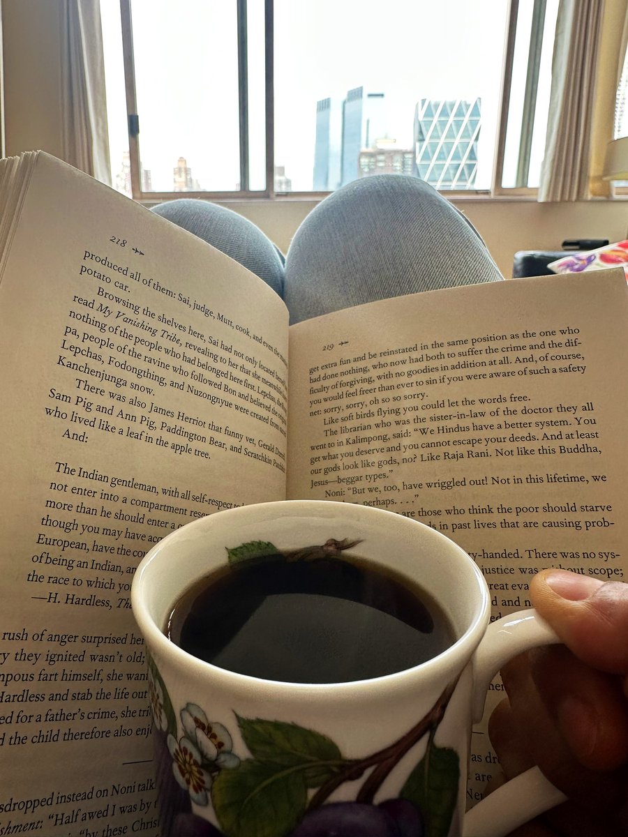 free_style_chef's tweet photo. Friday afternoon moment of happy. 

A steaming cup of black coffee and my next book. 

#reading #cupofcoffee #books https://t.co/ZZmsjoEkGt