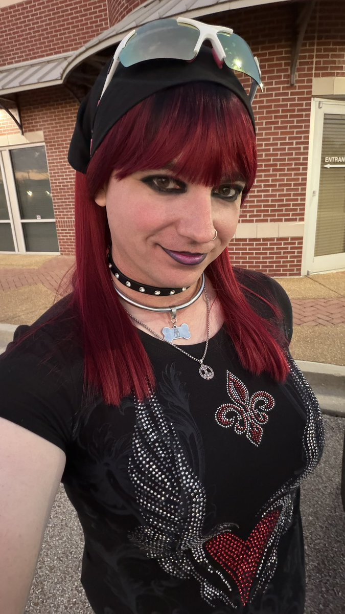 Riley_Rayne tweet media