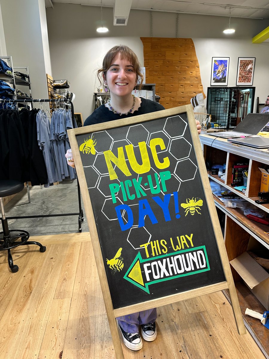 Foxhound Bee Company tweet media