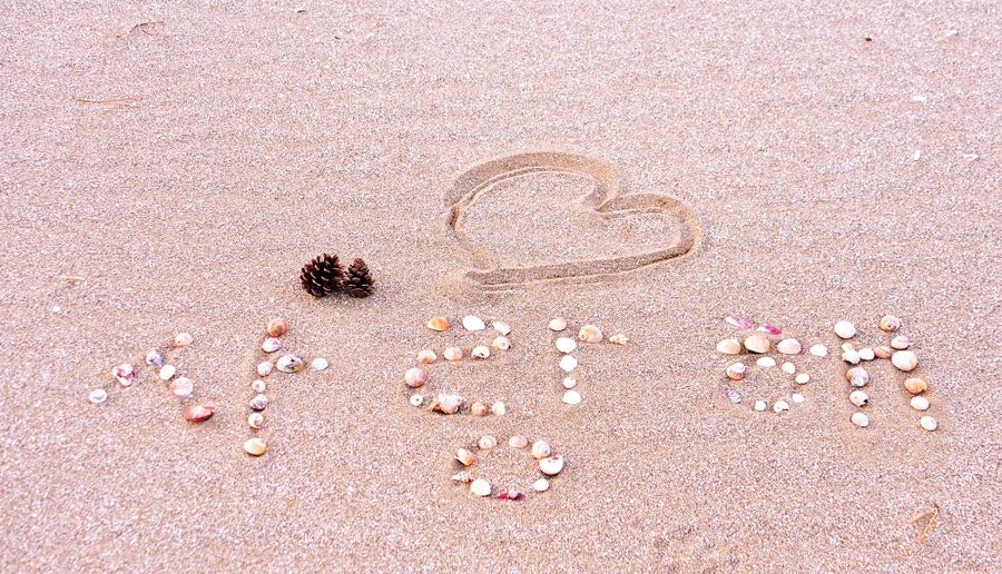 - 보폭의 온도 -

다가가는 발걸음은
민들레 홀씨되어
바람결에 날리듯 가볍고

돌아서는 발걸음은
가을 갯벌 건너듯
걸음마다 붙잡힌다