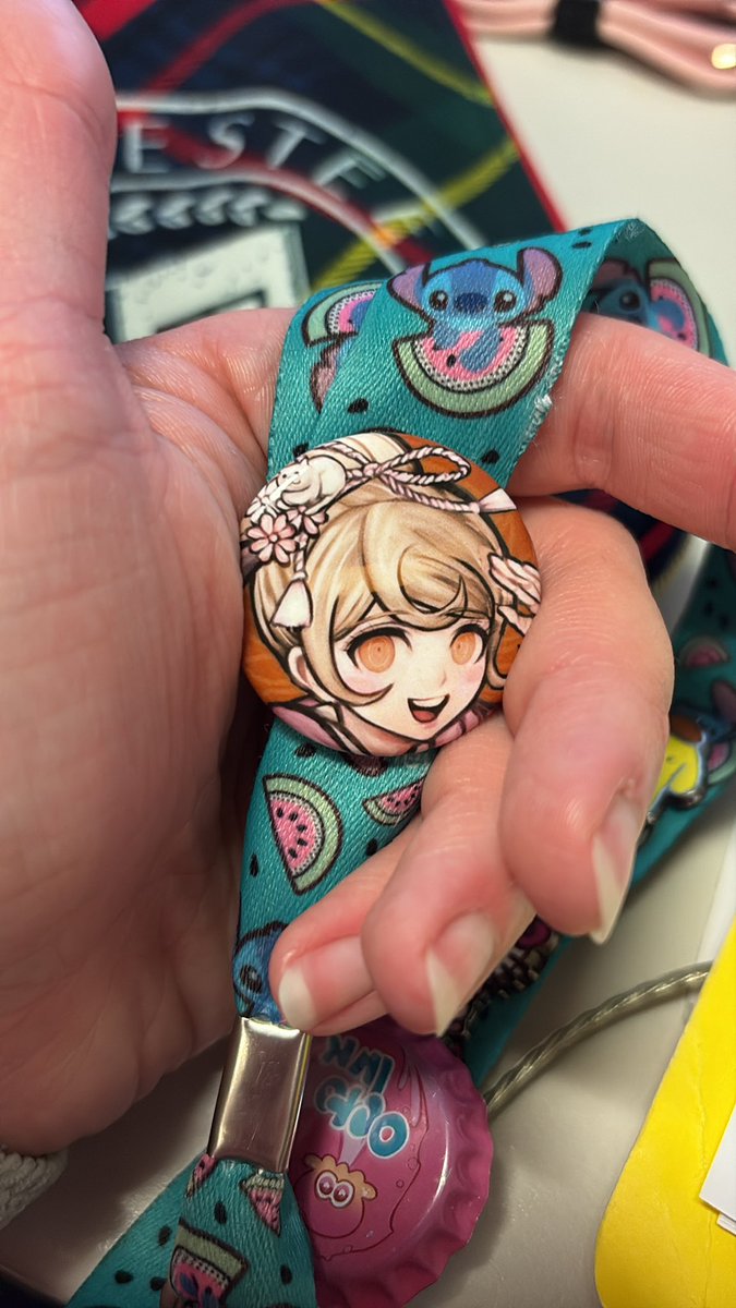 meghan 🍎 tweet media