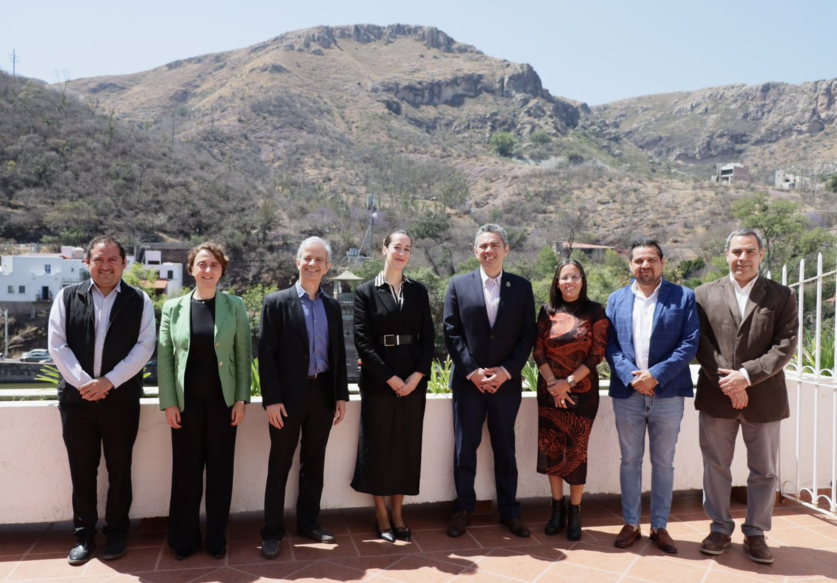 Innovamos para fortalecer las finanzas de Guanajuato.
Ante <a href="/UEenMexico/">Unión Europea en México 🇪🇺🇲🇽</a> y <a href="/Haciendagob/">Ministerio de Hacienda</a> propusimos la Plataforma de Auditoría Digital Inteligente de <a href="/sategente/">SATEG</a> 
Con ello, reforzaremos la recaudación destinada a programas de <a href="/gobgente/">Gobierno de la Gente</a> que transforman vidas
