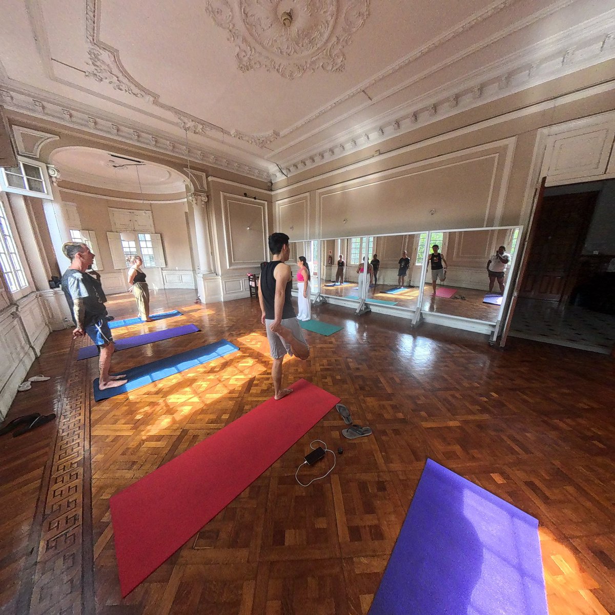 caryooquer's tweet photo. Practicando yoga https://t.co/U0H7h6Rf9n
