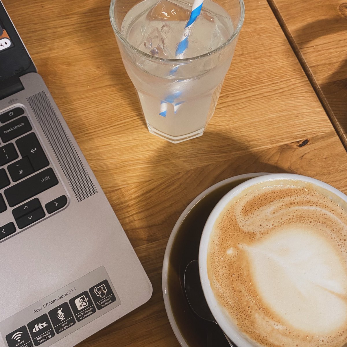 𑁍ࠬܓ laur tweet media