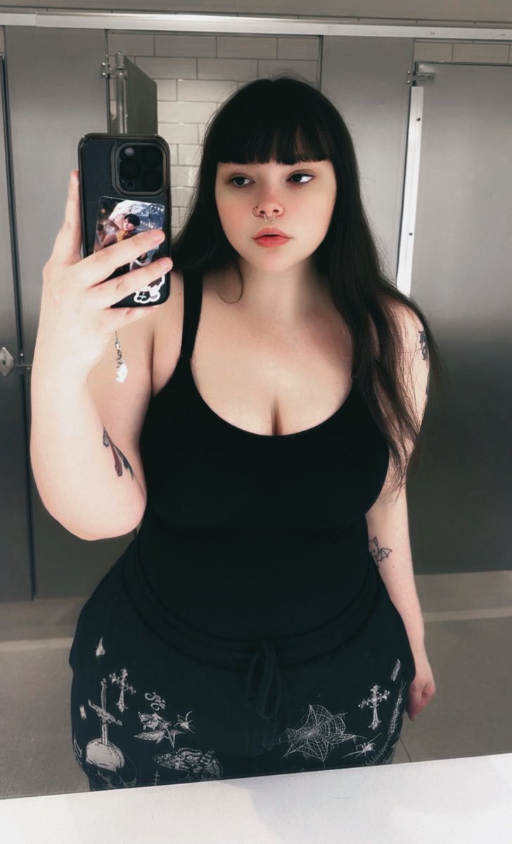 hannahlinn.exe 🖤 tweet media