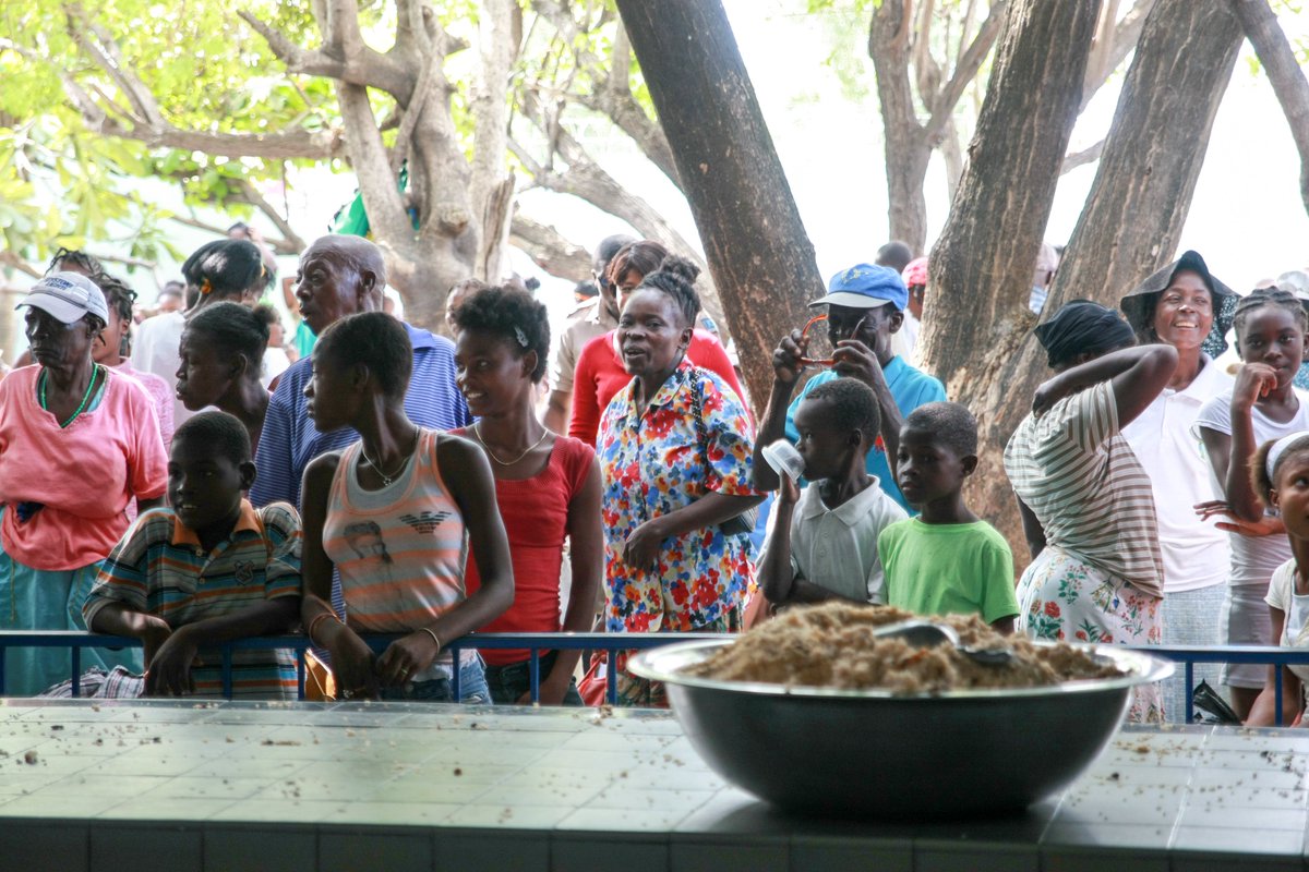 935 KDAY tweet media