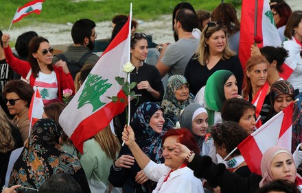 🇱🇧 DER LIBANON IST EIN GESCHEITERTER STAAT 🇱🇧

Der Libanon ist ein Paradebeispiel dafür, was passiert, wenn zwei Zivilisationen zwar die Geografie teilen, aber keine gemeinsame politische Philosophie.

Es ist ein kleines Land, dieselbe Sprache, dasselbe Essen, dasselbe Wetter,