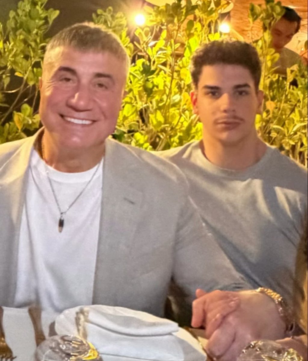 Gölgesi dev, mirası şeref olan bir babanın oğlu olmak, en büyük zenginliktir...

Reis <a href="/sedat_peker/">Sedat Peker</a> #Sedatpeker